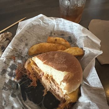 The Tap House - The porter bbq pork with cheese - Beer Bar Near Me - Chattanooga, Tennessee The Tap House - The porter bbq pork with cheese - Beer Bar Near Me - Chattanooga, Tennessee