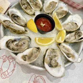 Cap't Loui - Dozen oysters, $1 oysters tuesdays - Cajun/Creole Near Me - Stoneham, Massachusetts