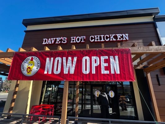 Dave’s Hot Chicken by null