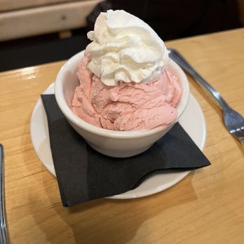 Localz Bistro - Strawberry ice cream - New American Near Me - Sandy, Utah