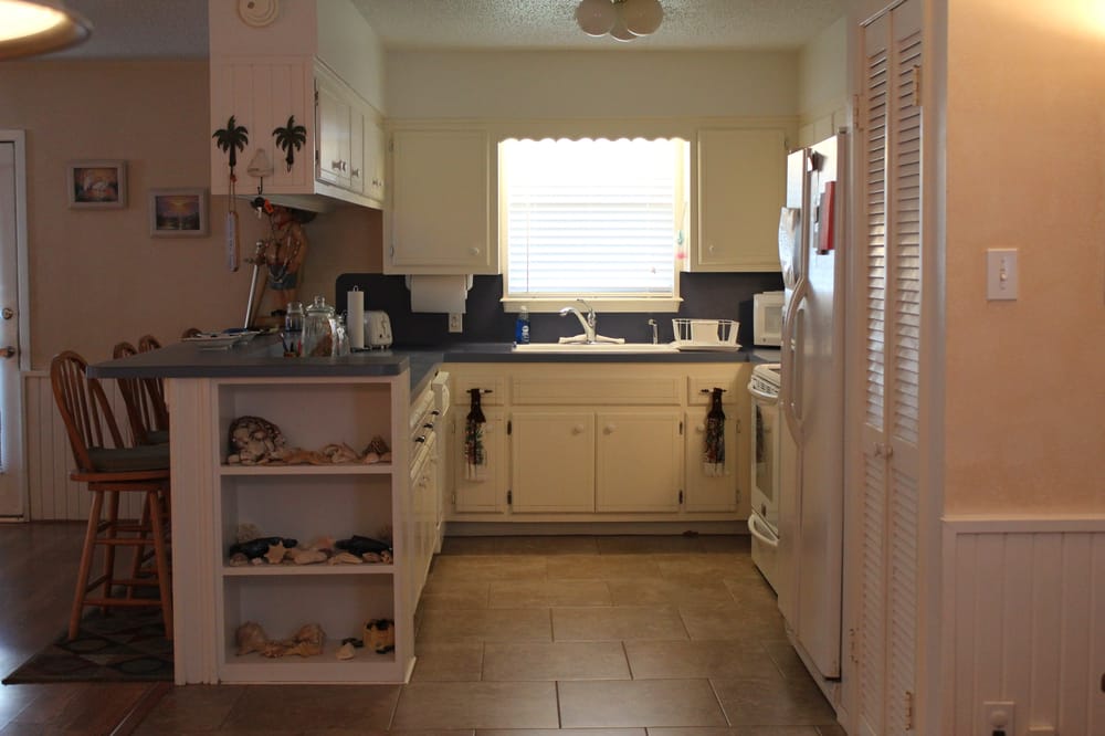 KINNEY’S FARLEY HOUSE Updated August 2024 422 Farley, Port Aransas