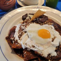 Restaurante El Cardenal - Chilaquiles de pasilla con huevito