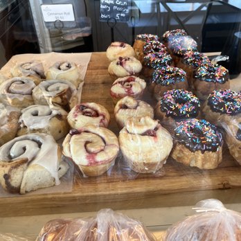 Franklin Bakehouse - Cinnamon rolls & quiche - Bakeries Near Me - Franklin, Tennessee
