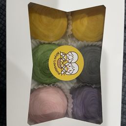 6 pieces Assorted box.