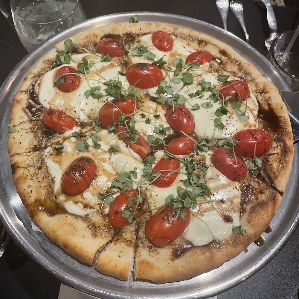 Draft Gastropub - Margarita Pizza - Gastropubs Near Me - Appleton, Wisconsin