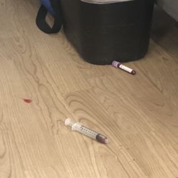 Davita - Unsanitary and unacceptable for a medical facility!