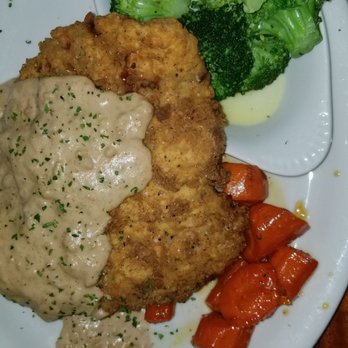 Charleston's - Chicken Fried Steak with Glazed Carrots and Steamed Broccoli - American Near Me - Fort Worth, Texas