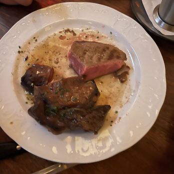 Gin Gin's - Ribeye, medium rare - Cocktail Bars Near Me - Grand Rapids, Michigan