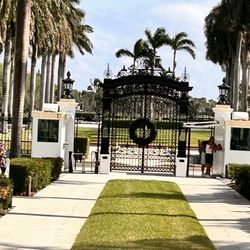 Flagler Museum - Gates at driveway