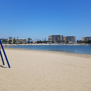 Marina Beach - No waves, playgrounds, volleyball nets, and paddle boarding. Perfect for all ages. - Beaches Near Me - Marina del Rey, California Marina Beach - No waves, playgrounds, volleyball nets, and paddle boarding. Perfect for all ages. - Beaches Near Me - Marina del Rey, California