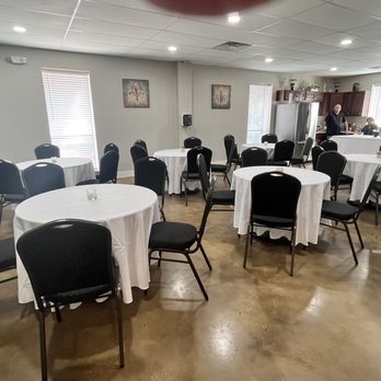 LN Hughes Funeral Services - The reception room. She provided table clothes! - Funeral Services & Cemeteries Near Me - Ponchatoula, Louisiana LN Hughes Funeral Services - The reception room. She provided table clothes! - Funeral Services & Cemeteries Near Me - Ponchatoula, Louisiana