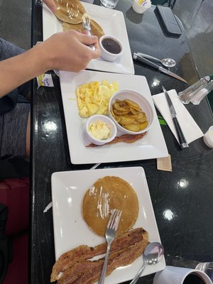 VISIONS EATERY & LOUNGE by null