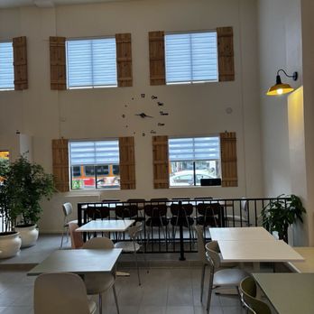 Yellow House Cafe  - Inside - Cafes Near Me - Northridge, California