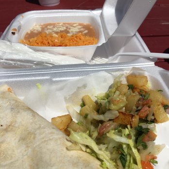 Emi's Taqueria - Special of the day: Chicken fajita quesadilla with pineapple salad & side of rice + beans. So tasty! - Mexican Near Me - Medina, Ohio
