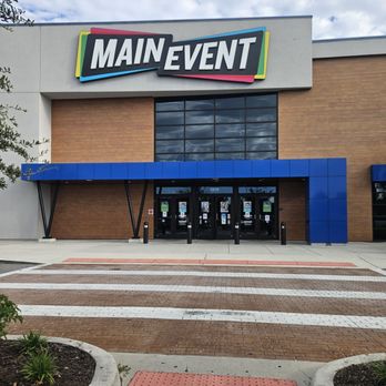 Main Event Wesley Chapel - Parking lot view. - American Near Me - Lutz, Florida