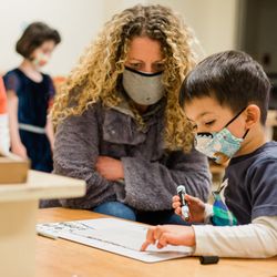 Pacific Crest School - Primary language lesson.