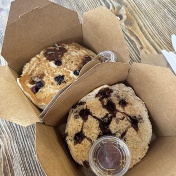 Green Street Eatery - Oreo, strawberry, banana, chocolate chip pancakes, coffee, and blueberry. 8/10 - Vegan Near Me - Levittown, New York
