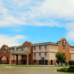 Comfort Inn & Suites - Out side view with national monument