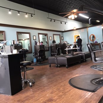 Salon Olines - Open salon with multiple chairs but only 3 stylists - Hair Salons Near Me - Dallas, Texas Salon Olines - Open salon with multiple chairs but only 3 stylists - Hair Salons Near Me - Dallas, Texas