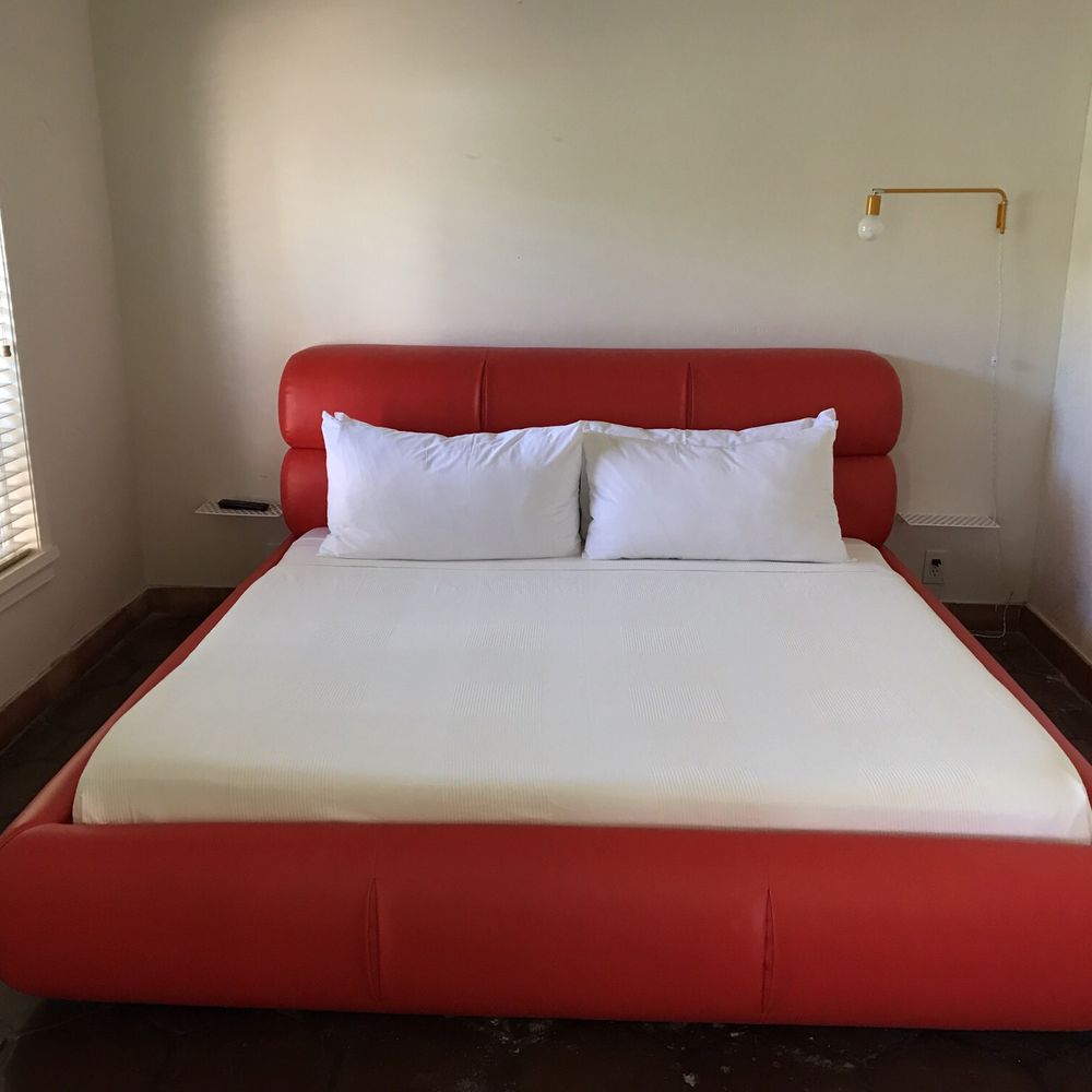 Austin Motel - Bed. - Hotels Near Me - Austin, Texas