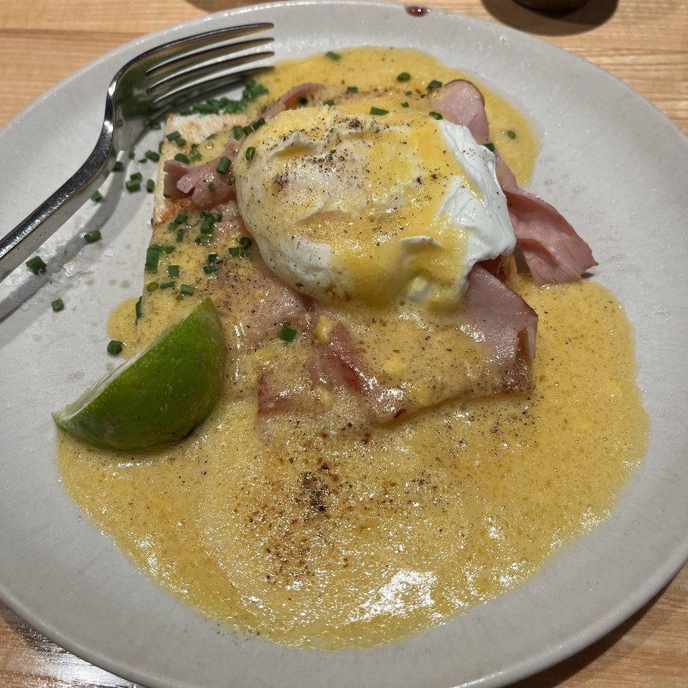Roomers - Eggs Benedict part of their breakfast - Hotels Near Me - Frankfurt, HE
