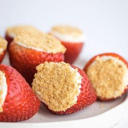 The CrepeXscape - Cheesecake filled strawberries