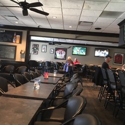 Stavros Pizza & Sports Bar - Nice quite please to watch sports