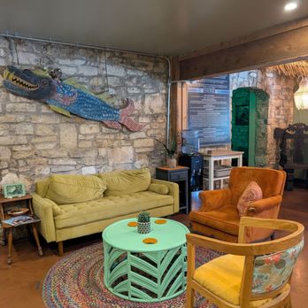 SquareRüt Kava Bar - Seating - Lounges Near Me - Austin, Texas