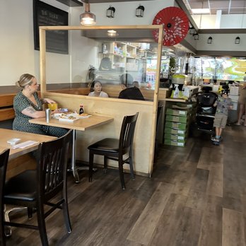 Momo Sushi - Sushi Bars Near Me - Kelowna, British Columbia