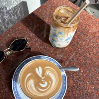 半路咖啡 - Hot flat white & iced vanilla latte - Coffee & Tea Near Me - Hong Kong, HK 半路咖啡 - Hot flat white & iced vanilla latte - Coffee & Tea Near Me - Hong Kong, HK