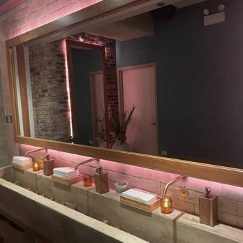 LÝRA - Bathroom - Greek Near Me - Chicago, Illinois