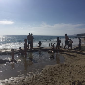 Thousand Steps Beach - VERY busy. Everyone trying to go through the cave but this is the closest anyone is going to get to it. - Beaches Near Me - Laguna Beach, California