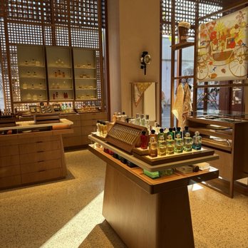 Hermès - Interior - Women's Clothing Near Me - San Diego, California