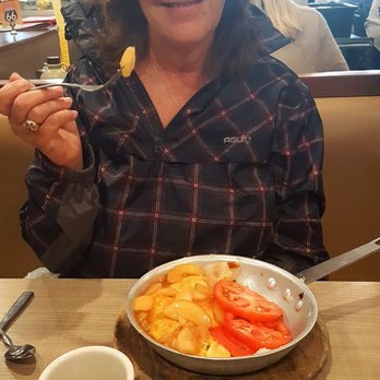 Lou Mitchell's - Apple omelets? Oh, yes. - Breakfast & Brunch Near Me - Chicago, Illinois