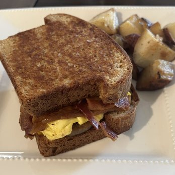 Mpishi Restaurant - Breakfast Sandwich on gluten free bread - New American Near Me - Daniel Island, South Carolina