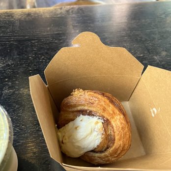 Anchorhead Coffee - CenturyLink Plaza - cinnamon roll - Coffee & Tea Near Me - Seattle, Washington