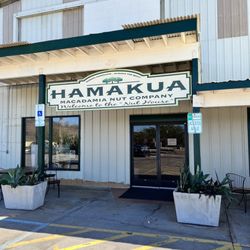 Hamakua Macadamia Nut - Entrance to the shop and factory