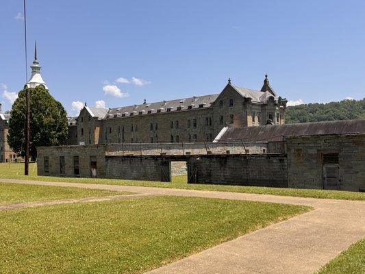 Trans-Allegheny Lunatic Asylum by null