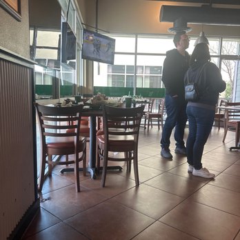 Wingstop - Trash on all the tables!!!! - Chicken Wings Near Me - Lodi, California