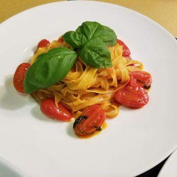 Est Artigiani del Gusto - Fettuccine pomodorino datterino e basilico (cherry tomato and basil) - Cafes Near Me - Rome, RM