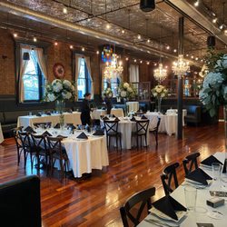 Modern on the Rails - Wedding at Rails