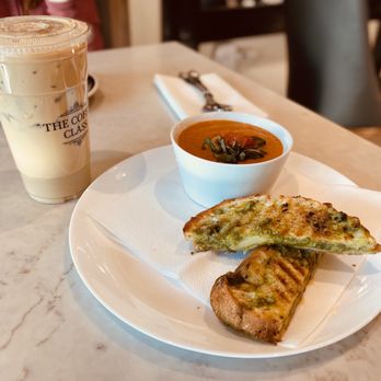 The Coffee Class - Iced Dulce De Leche Latte and Grilled Cheese Panini with Tomato Bisque - Coffee & Tea Near Me - Las Vegas, Nevada
