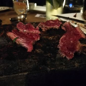 Rok - Sliced ostrich filets seared on hot stone - Barbeque Near Me - Estérel, Quebec