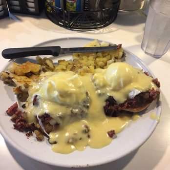 101 Diner - Corned beef hash benedict - Diners Near Me - Encinitas, California 101 Diner - Corned beef hash benedict - Diners Near Me - Encinitas, California