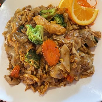 Thai Crystal - Pad Se-Ew - Thai Near Me - Pendleton, Oregon Thai Crystal - Pad Se-Ew - Thai Near Me - Pendleton, Oregon