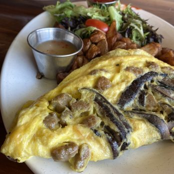 Beeliner Diner - Build your omelet with mushrooms, 3-different cheeses - Breakfast & Brunch Near Me - Alexandria, Virginia Beeliner Diner - Build your omelet with mushrooms, 3-different cheeses - Breakfast & Brunch Near Me - Alexandria, Virginia
