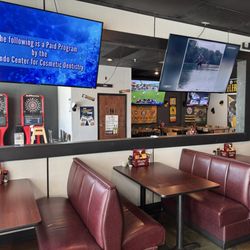 Murph's Patio Bar & Grill - Inside of restaurant