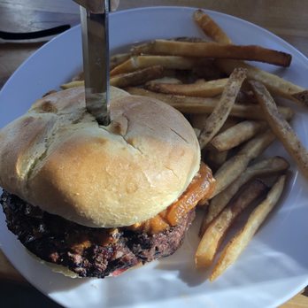 Basecamp Brewing - BQ Burger - Brewpubs Near Me - Lincoln, New Hampshire