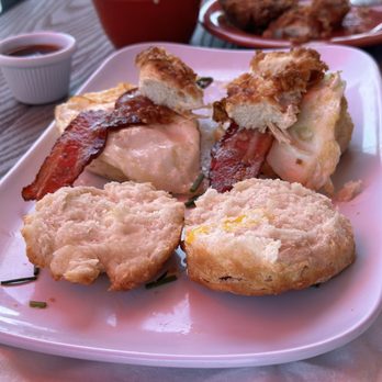 Ruby Sunshine Charleston, Victory - Biscuits & Gravy with chicken - Breakfast & Brunch Near Me - Charleston, South Carolina Ruby Sunshine Charleston, Victory - Biscuits & Gravy with chicken - Breakfast & Brunch Near Me - Charleston, South Carolina
