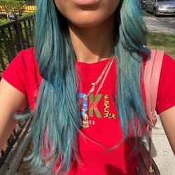 . The curls are nonexistent after 5 minutes of me leaving the shop . 1/10 WOULD NOT RECCOMEND.